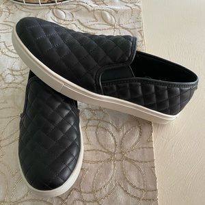 NWOT Steve Madden slip on shoes